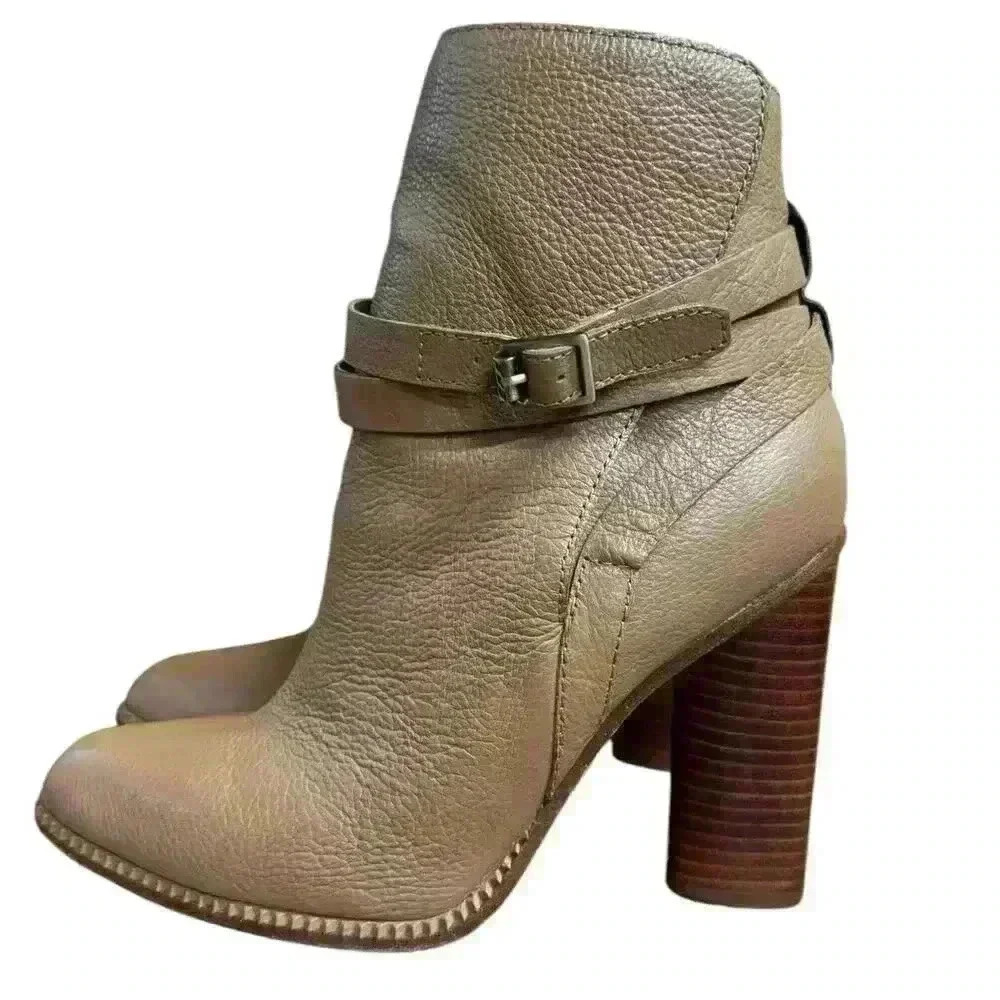 Cynthia Vincent Women's tan Leather Stacked Heel Hue Bootie Size 7